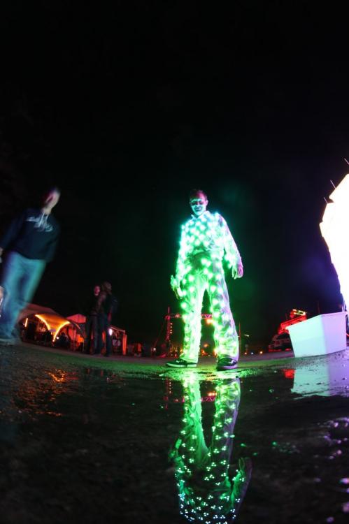 8 потрясающих идей костюма киберпанка со светодиодами